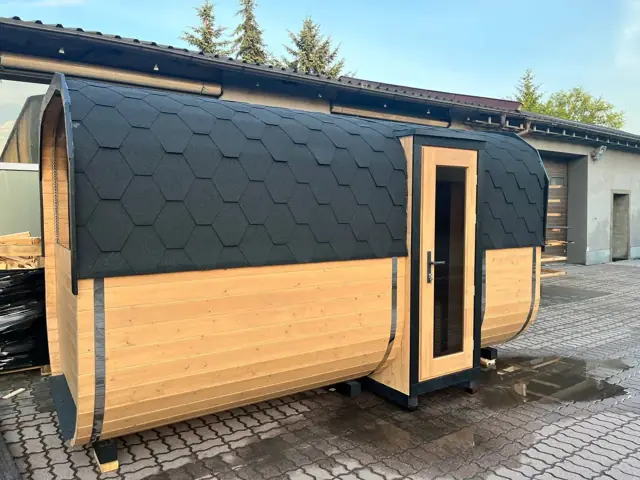 Sauna extérieur cube en bois naturel