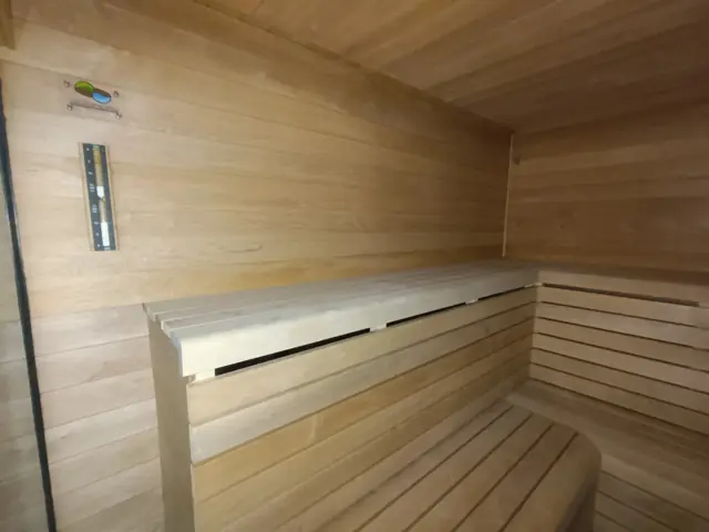 Sauna en aulne pour un hébergement touristique · Hannut