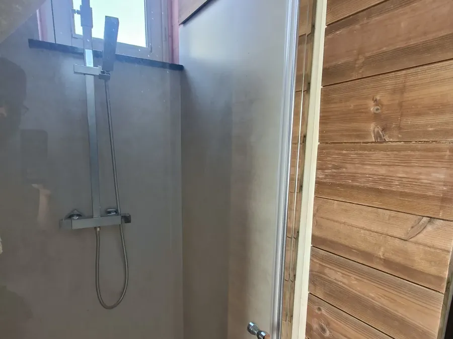 Mini sauna et douche sur mesure à Engis, dans moins de 3 m² — photo 5