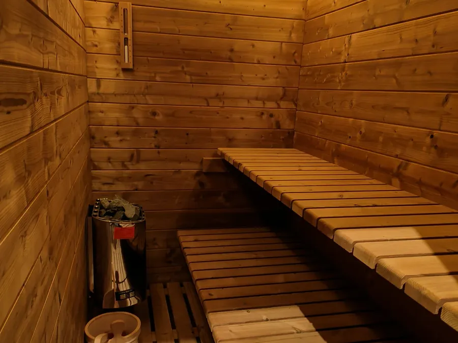 Sauna sur mesure sous combles à Visé, dans une chambre au toit en pente — photo 4