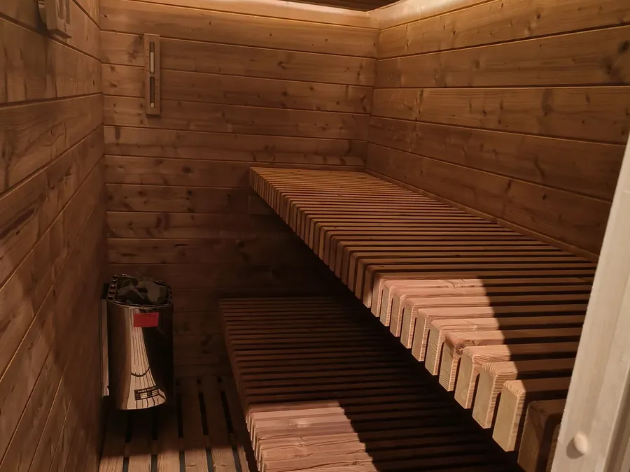 Sauna sur mesure sous combles à Visé, dans une chambre au toit en pente — photo 5